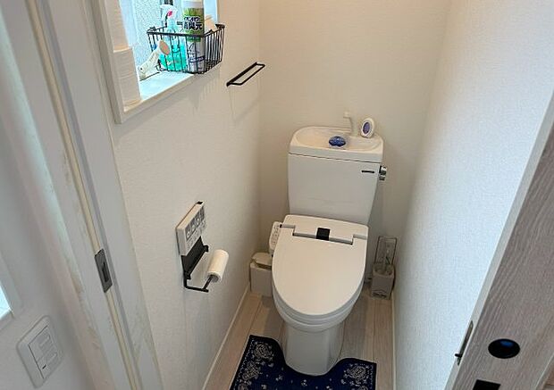 白が基調のきれいなトイレ