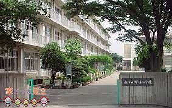 蕨市立塚越小学校 徒歩10分。 790m