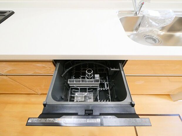 洗浄から乾燥までボタン一つで完結する食洗機付き♪大変な洗い物がぐっと短く済みます♪