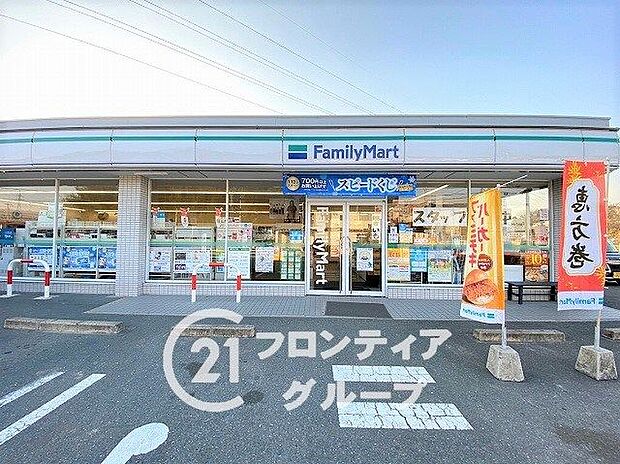 コンビニ ファミリーマート　奈良藤ノ木台店 600m