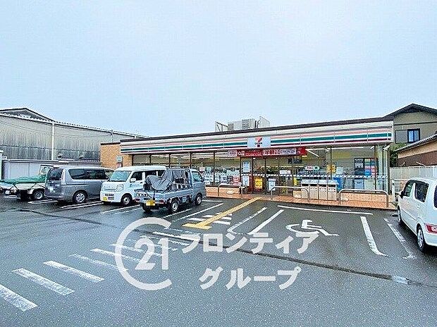 コンビニ セブンイレブン　田原本鍵店 220m