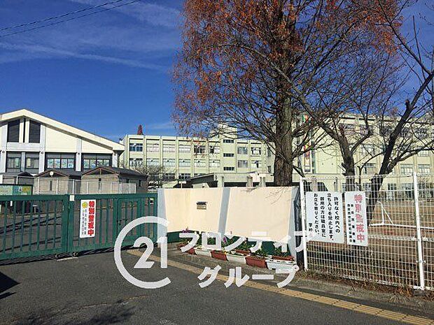 奈良市立登美ケ丘中学校 徒歩10分。 660m