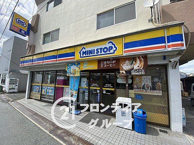 ミニストップ真菅オカモト酒店 徒歩5分。 330m