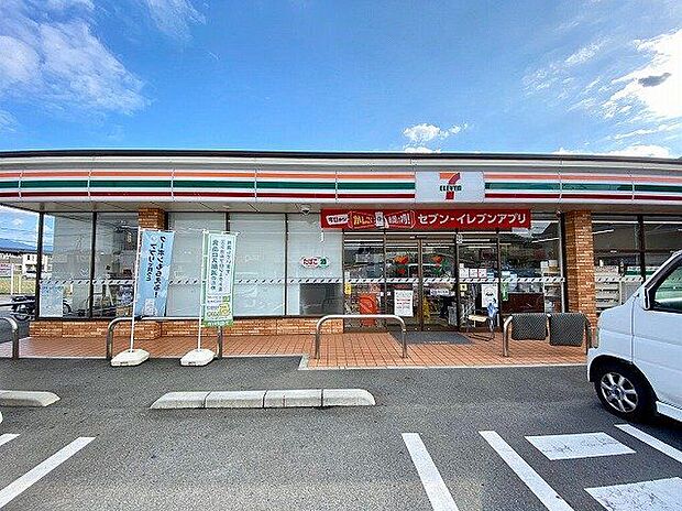 セブンイレブン橿原新口町店 徒歩13分。 1040m