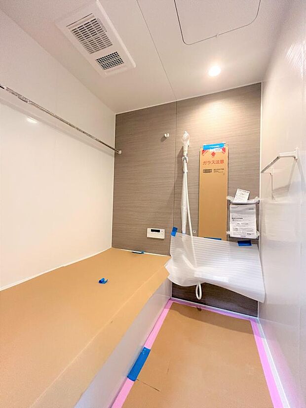 【リフォーム中】浴室はハウステック製の新品のユニットバスに交換します。足を伸ばせる1坪サイズの広々とした浴槽で、1日の疲れをゆっくり癒すことができますよ