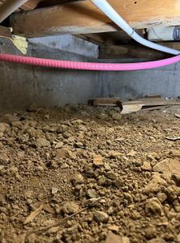中古住宅の3大リスクである、雨漏り、主要構造部分の欠陥や腐食、給排水管の漏水や故障を2年間保証します。シロアリの被害調査と防除工事もおこないます。