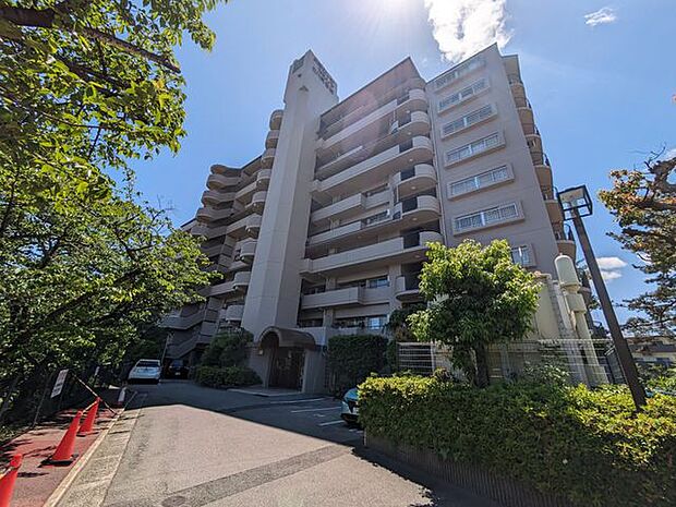 10階建て総戸数72戸のマンションです