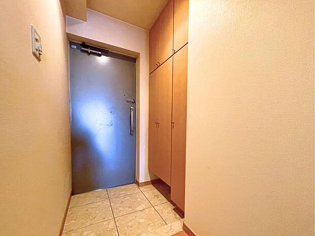 ダブルロックドアが採用されています。玄関収納が豊富なのもうれしいポイントです。