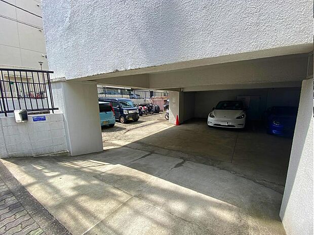 駐車場・駐輪場・バイク置き場はすべて平置きです。