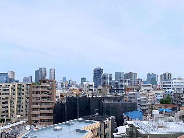 眺望は目黒~五反田を一望できます。目の前に建物が無く、青い空が広がります！