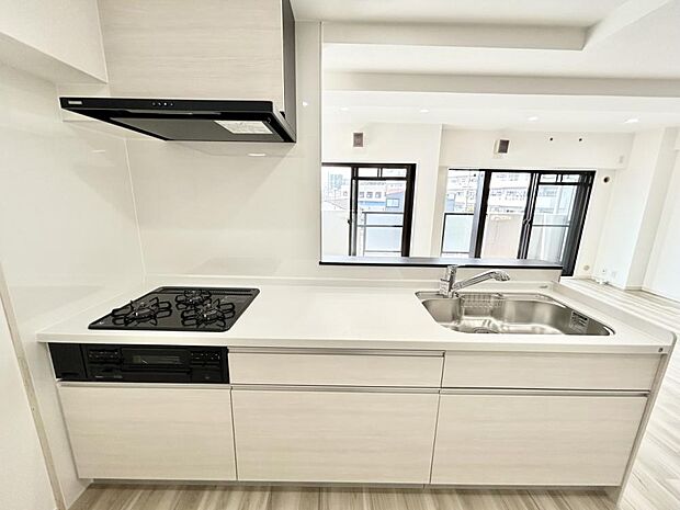 【リフォーム済】キッチンはキッチン交換、床フロアタイル重ね張り、壁天井クロス張替え、ＬＥＤ照明器具新品交換致します。
