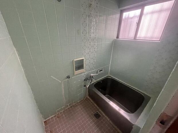 【リフォーム中】浴室は1216サイズのお風呂から1616サイズのお風呂に新品交換致します。