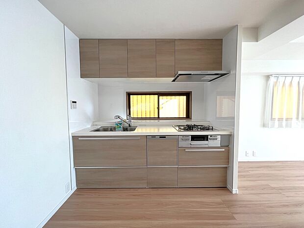 ＬＤＫの広さを感じられスペースを有効活用できる壁付けキッチン