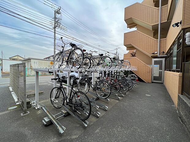 自転車のほかにバイクも駐められます