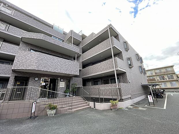 5階建て中古マンションの最上階5階部分です！千葉都市モノレール「作草部」駅まで徒歩約12分！