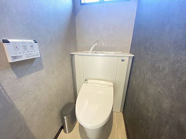 【1階トイレ】トイレには快適な温水洗浄便座付き