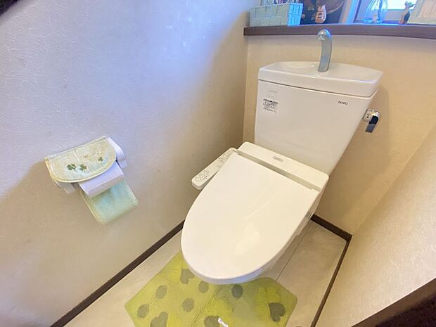トイレには快適な温水洗浄便座付き！設備交換をご希望の方もぜひご相談くださいませ！