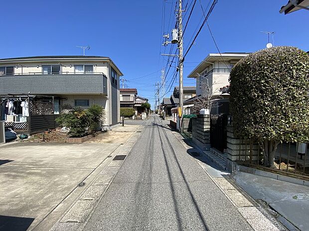 【前面道路】最寄りのスーパーまでは徒歩約6分ですので日々のお買い物に便利です◎