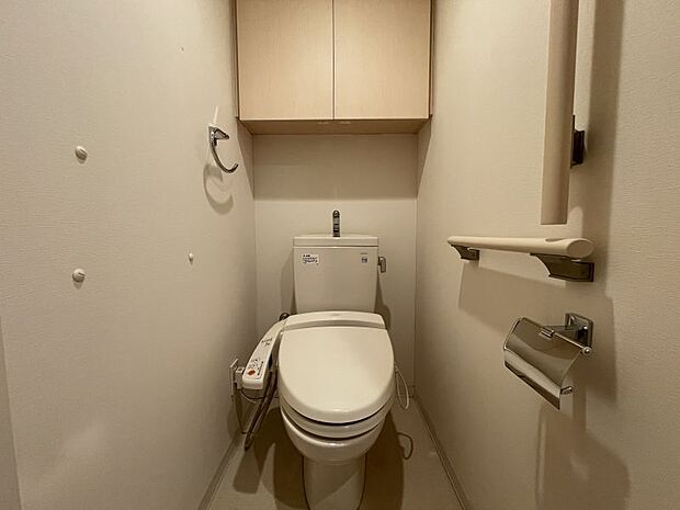 清潔感のあるトイレ。設備の変更をご希望の方にはリフォームもご提案できます。ぜひご相談ください！