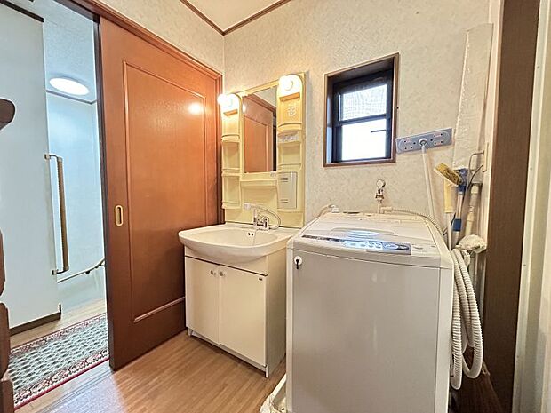 【洗面室】独立した空間なので家族のプライバシーもしっかり守られます♪