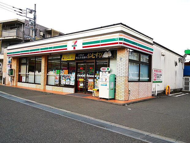 最寄りのコンビニはセブンイレブン。