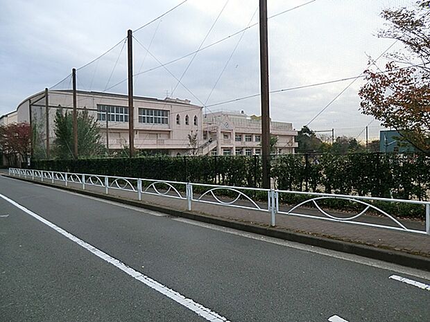 横浜市立中川西小学校まで約210m（徒歩3分）