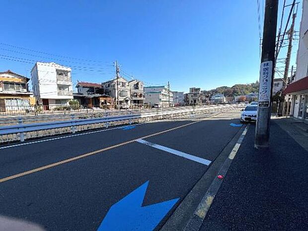 小田急線「向ヶ丘遊園」駅まで徒歩約12分です。