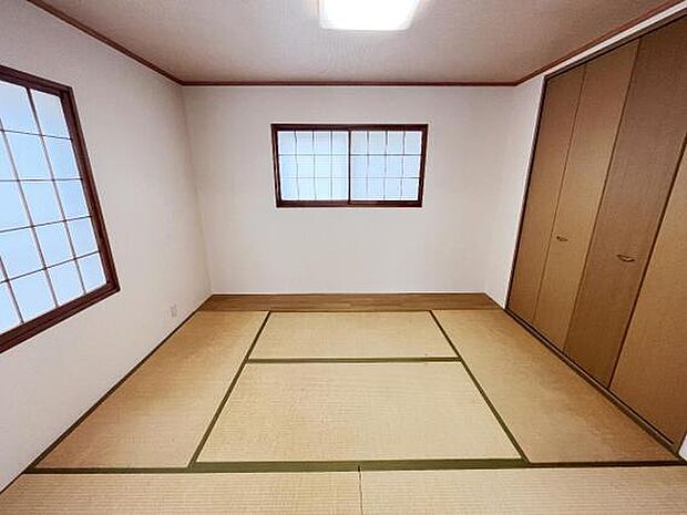 約6帖の和室です。畳のお部屋は寛げる空間ですね。