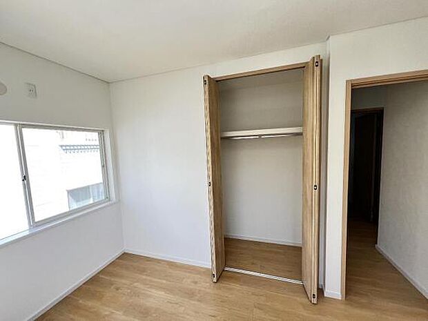 収納付きの洋室は、お部屋を広く使えますね。