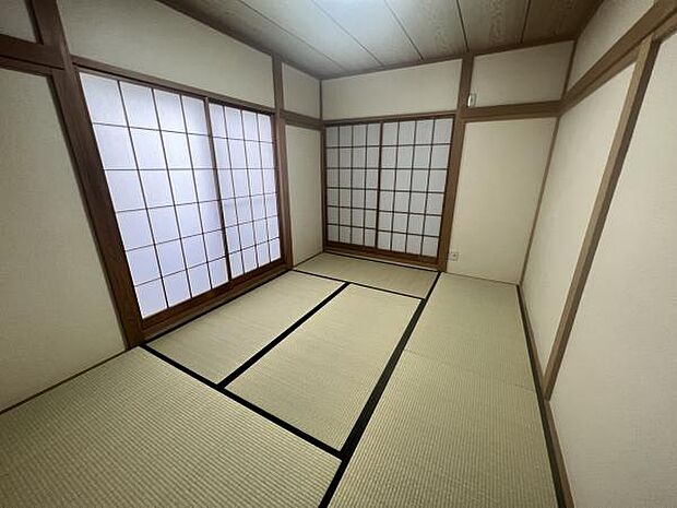 和室です。畳のお部屋は寛げる空間ですね。