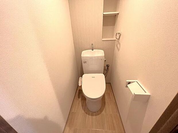 新規内装リフォームで快適なシャワートイレに交換済です。