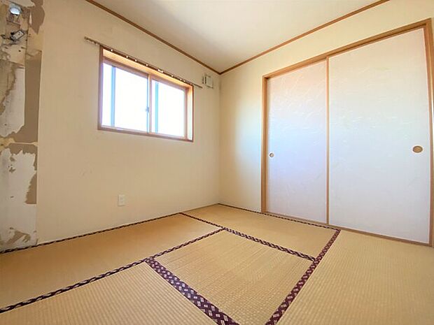 約4帖の和室です。畳のお部屋は寛げる空間ですね。
