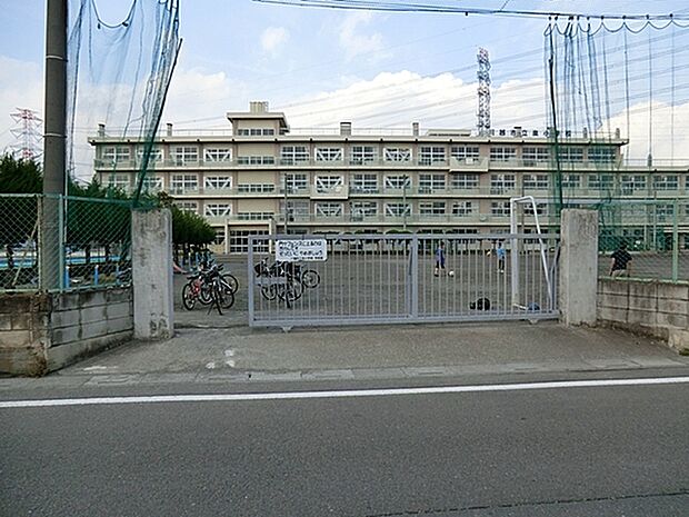 川越市立泉小学校　徒歩4分（約290m)