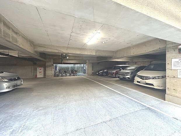 駐車場の空き状況はお問い合わせください。