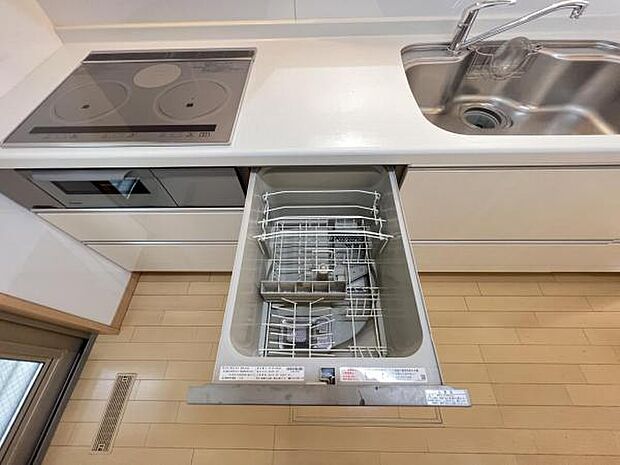 食洗機付きのシステムキッチンで家事の時短も叶います。