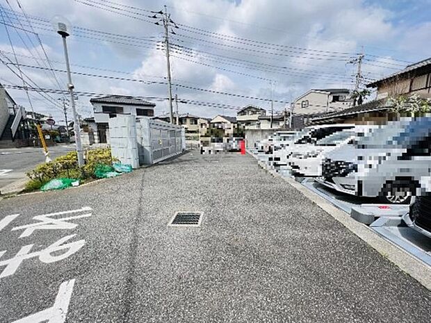 駐車場ももちろん完備しておりますのでお車所有の方にも心強いです。