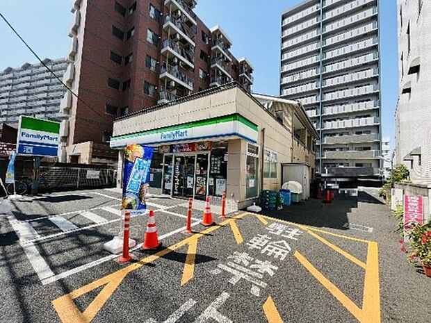 ファミリーマート松戸小金店まで約300m（徒歩4分）