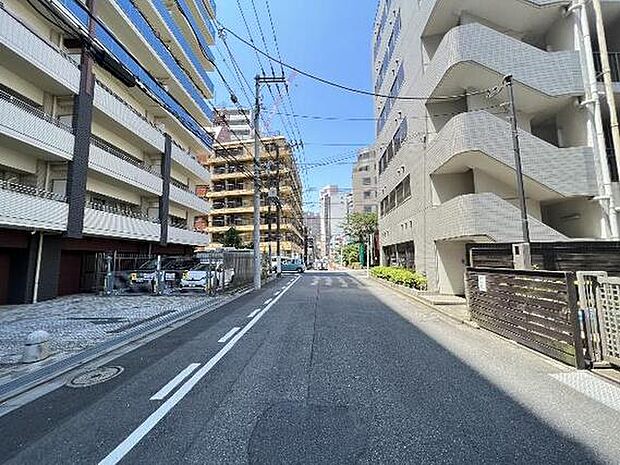 JR総武線「千葉」駅まで徒歩約7分、京成千葉線「千葉中央」駅まで徒歩約3分です。