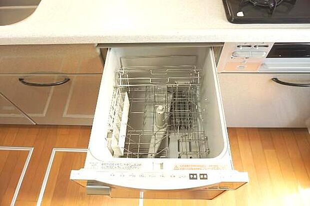 食洗機付きのシステムキッチンで家事の時短になりますね。