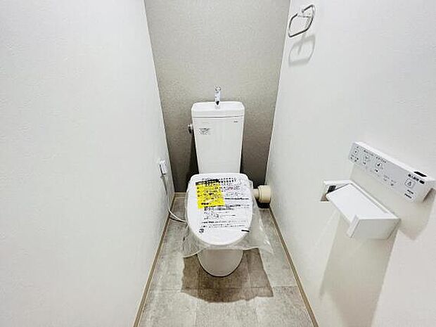 快適な温水洗浄便座付きのトイレです。