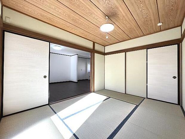 畳のお部屋は寛げる空間ですね。