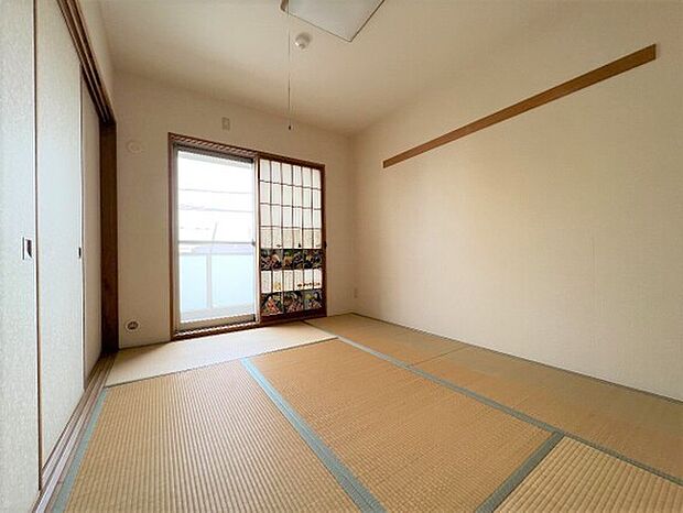 約6帖の和室です。畳のお部屋は寛げる空間ですね。