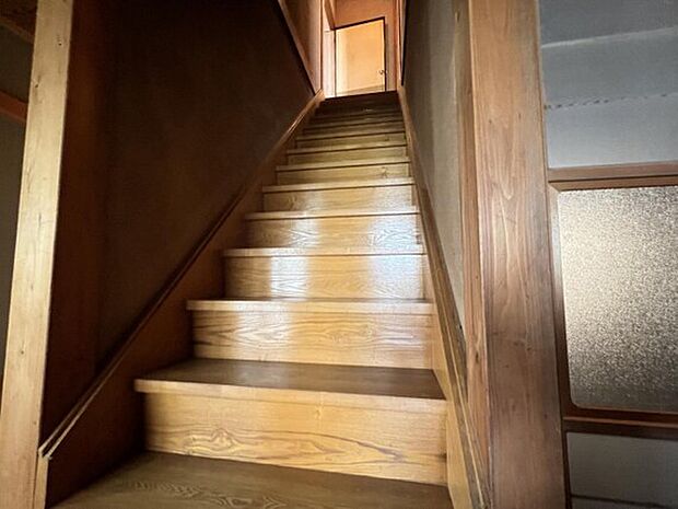 2階への階段です。