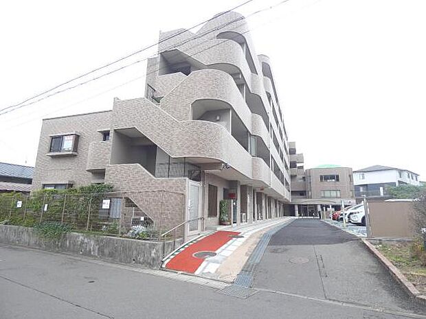 6階建て2階のお部屋です。