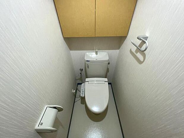 快適な温水洗浄便座付きのトイレです。