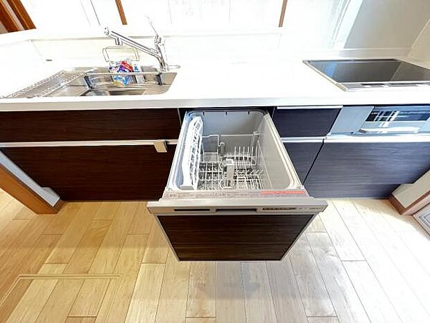 キッチンは食器洗浄乾燥機も付いています。
