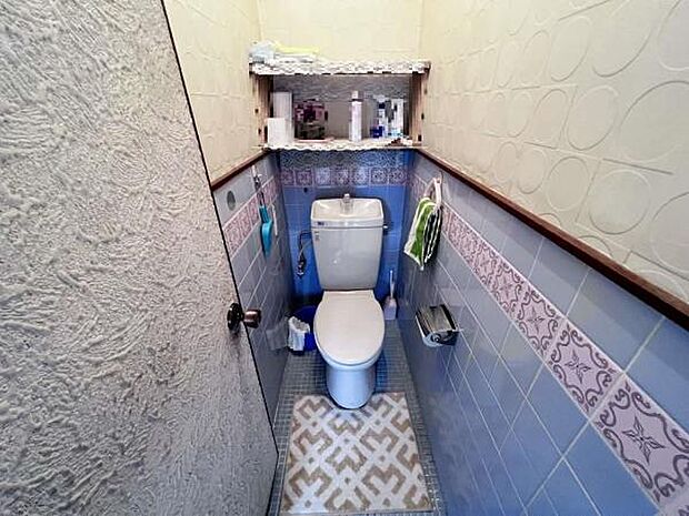 飾り棚などがあり、トイレでもお好みのインテリアを楽しめます。