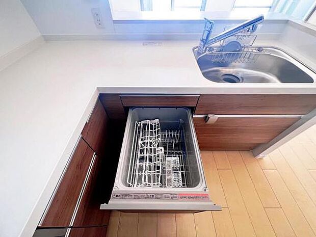システムキッチンは食器洗浄乾燥機があり嬉しいですね。