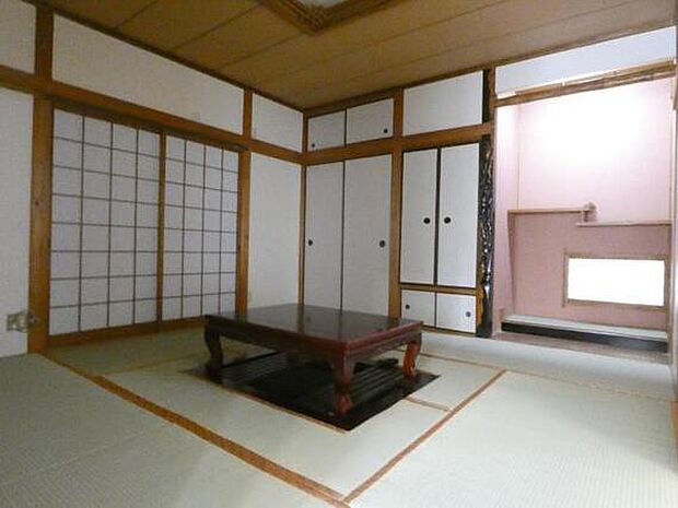 床の間・仏間・押入を設けた和室を配置しております。