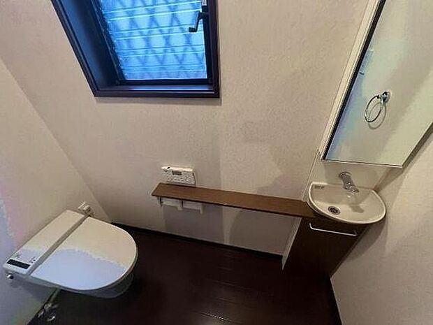 独立手洗い器付きトイレです